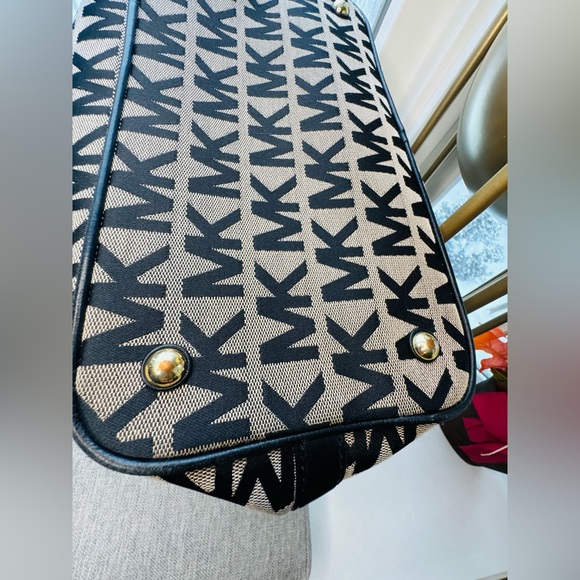 Michael Kors Signature Black and Tan Tote - Picture 10 of 10